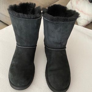 Women’s Bailey Bow UGG boot black size 8.